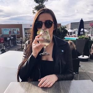 Meet your Posher, Laurie-anne